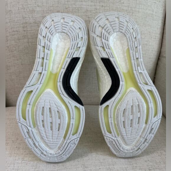Adidas Ultraboost 22 Womens 9 Running Shoes Almost Lime Cloud White New NWT - Picture 7 of 7
